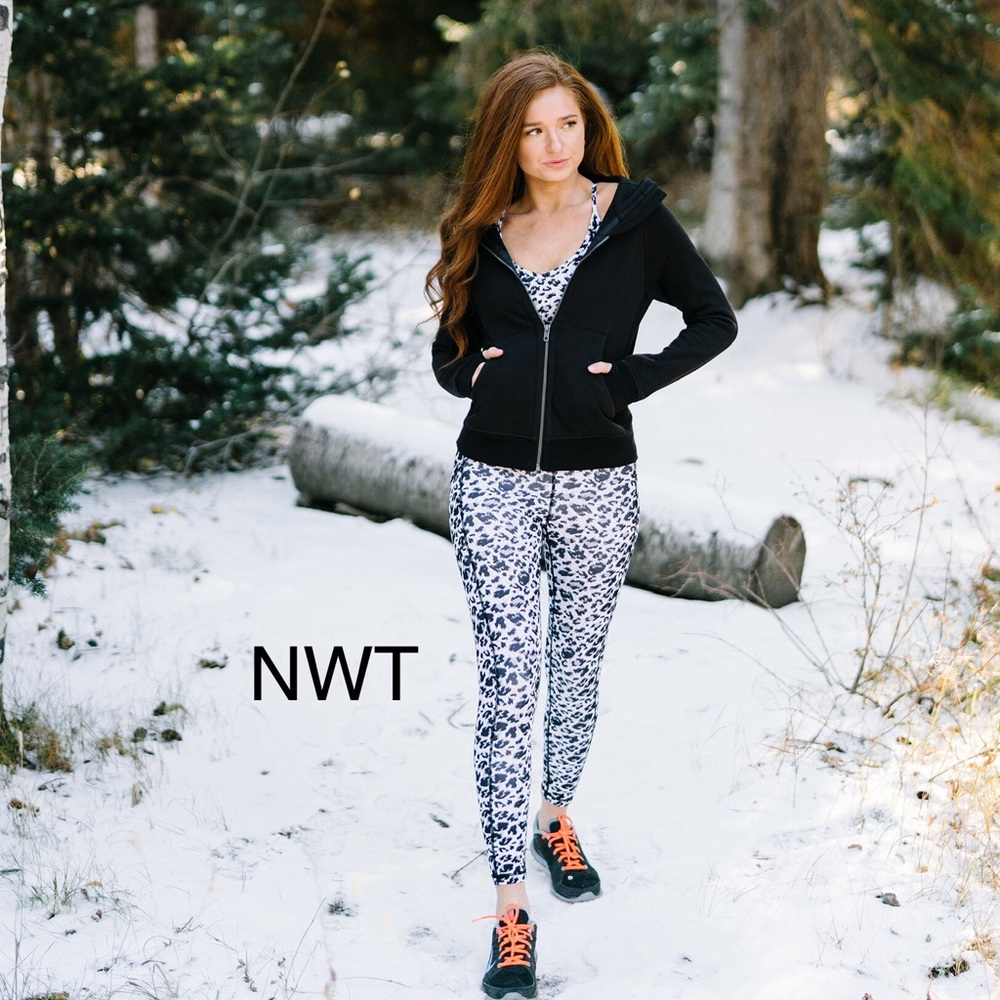 ZYIA 🌙 Snow Leopard Leggings NWT